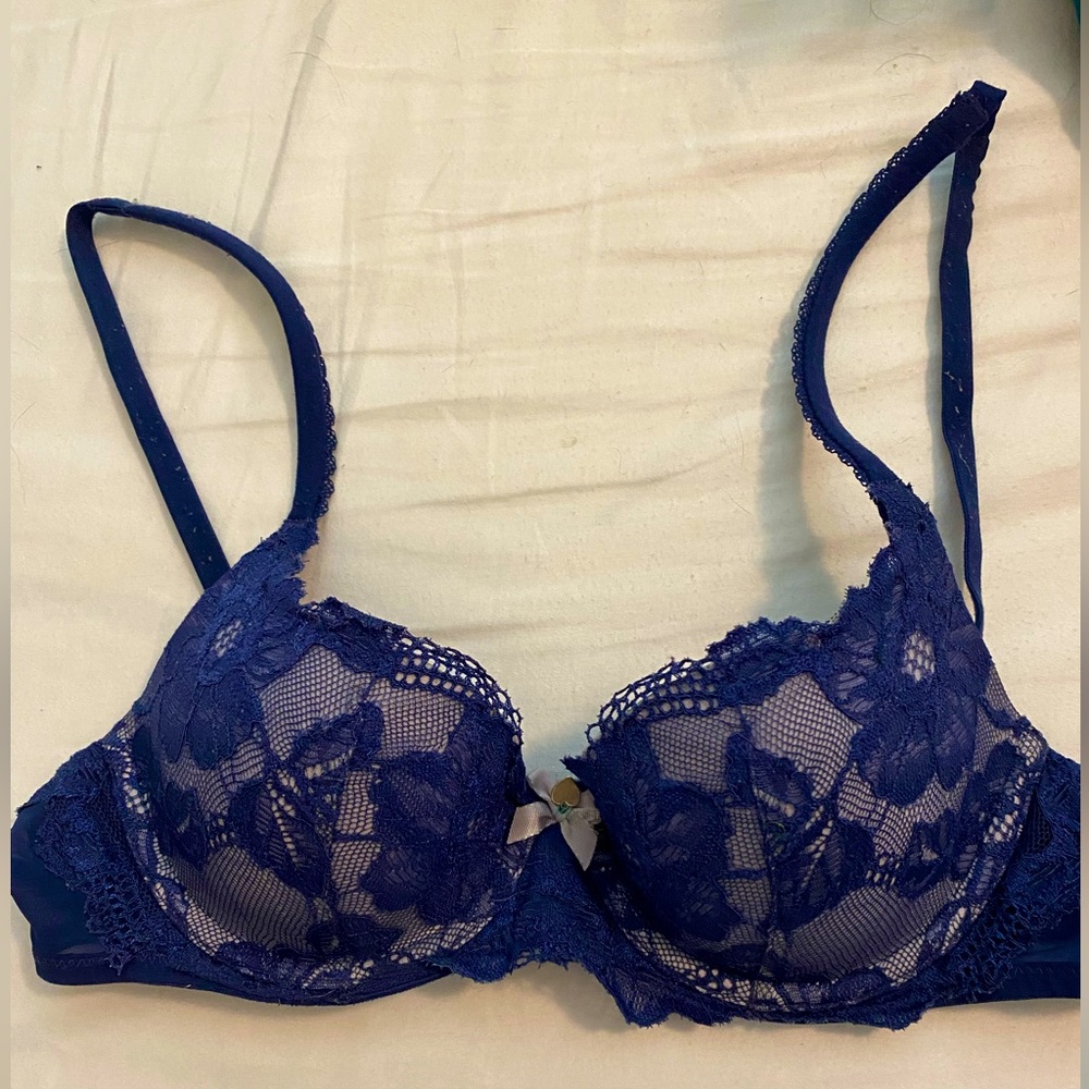 PINK — 34B lace navy blue bra